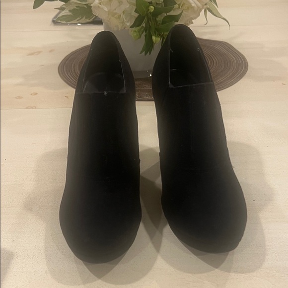 Impo Black Ankle Booties - Picture 1 of 4